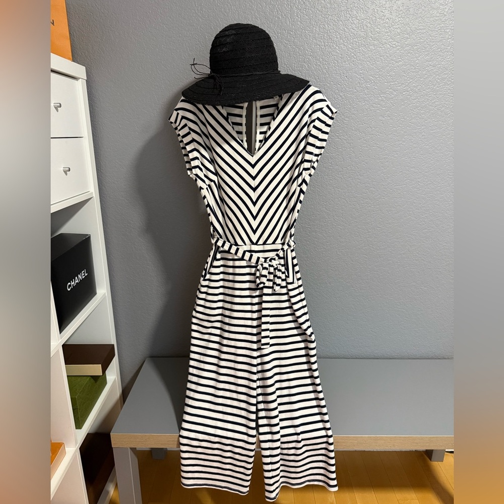 NWOT Chevron Jumper